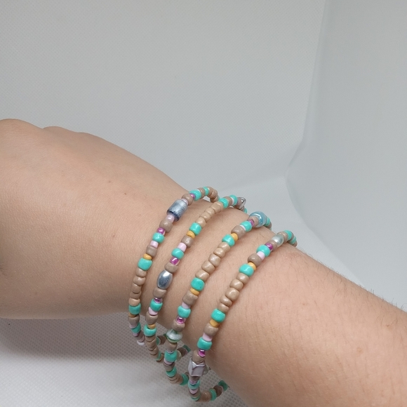 Hand Crafted Turquoise and Tan Beaded Necklace Set - Picture 9 of 16